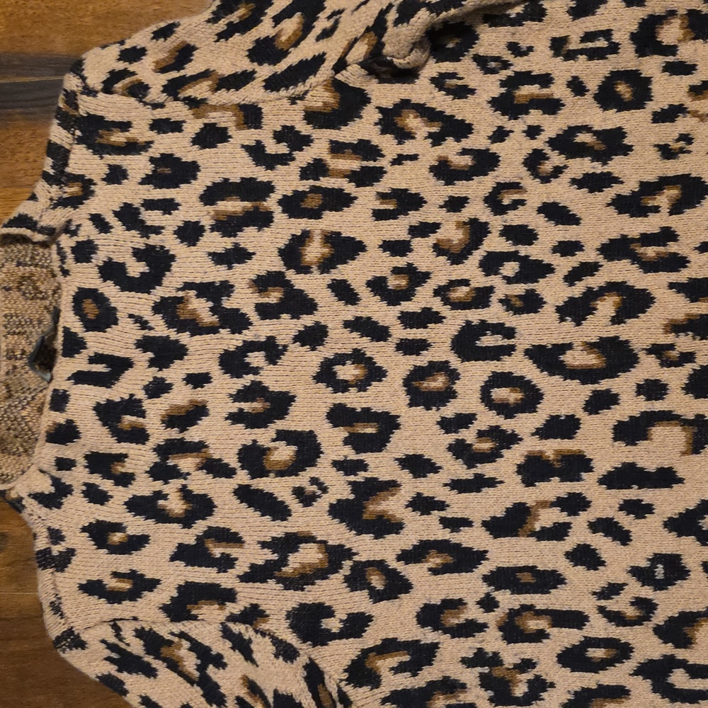 Leopard Print Sweater - Picture 2 of 3